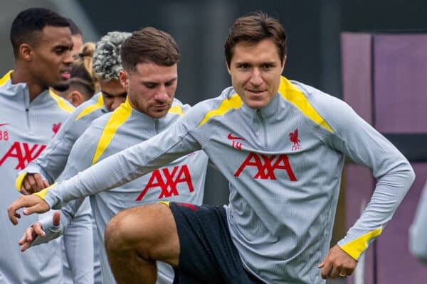 LIVERPOOL, INGHILTERRA - Lunedì 16 settembre 2024: il nuovo acquisto del Liverpool Federico Chiesa durante una sessione di allenamento presso l'AXA Training Centre in vista della partita di UEFA Champions League tra AC Milan e Liverpool FC. (Foto di Jon Super/Propaganda)