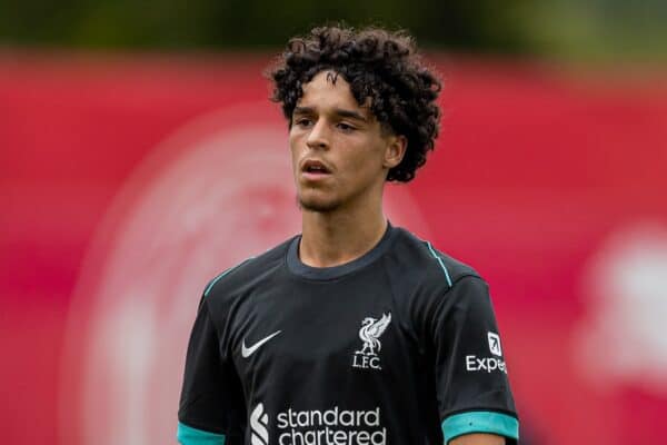 MILANO, ITALIA - Martedì 17 settembre 2024: DJ Esdaille di Liverpool durante la partita della prima giornata della UEFA Youth League tra gli Under 19 dell'AC Milan e gli Under 19 del Liverpool FC al Centro Sportivo Vismara. La partita finì 0-0. (Foto di David Rawcliffe/Propaganda)