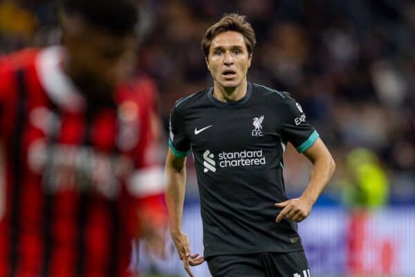 MILANO, ITALIA - Martedì 17 settembre 2024: Federico Chiesa di Liverpool durante la partita della UEFA Champions League tra AC Milan e Liverpool FC allo Stadio San Siro. Il Liverpool ha vinto 3-1. (Foto di David Rawcliffe/Propaganda)