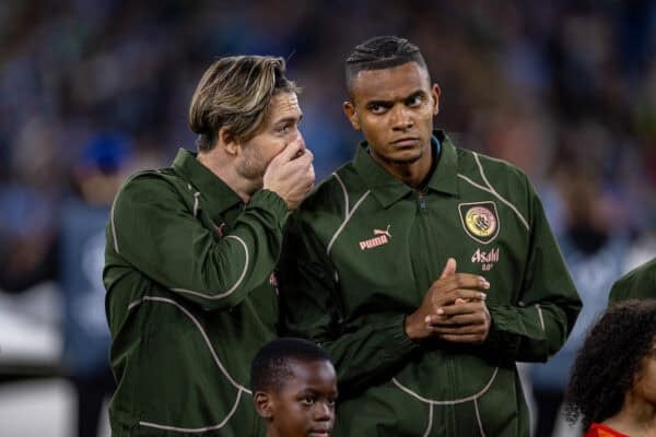 MANCHESTER, ENGLAND - Wednesday, September 18, 2024: Manchester City's Jack Grealish (L) and Manuel Akanji line-up before the UEFA Champions League match between Manchester City FC and Inter Milan at the City of Manchester Stadium. (Photo by David Rawcliffe/Propaganda)