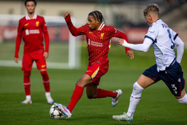 KIRKBY, INGHILTERRA - mercoledì 2 ottobre 2024: Rio Ngumoha di Liverpool durante la partita della UEFA Youth League tra gli Under-19 del Liverpool FC e gli Under-19 del Bologna FC 1909 alla Liverpool Academy. Il Liverpool ha vinto 2-1. (Foto di David Rawcliffe/Propaganda)