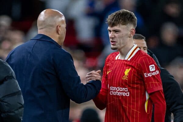 LIVERPOOL, ENGLAND - Wednesday, November 27, 2024: Liverpool's Conor Bradley speaks with head coach Arne Slot as he goes off with an injury during the UEFA Champions League game between Liverpool FC and Real Madrid CF at Anfield. (Photo by David Rawcliffe/Propaganda)