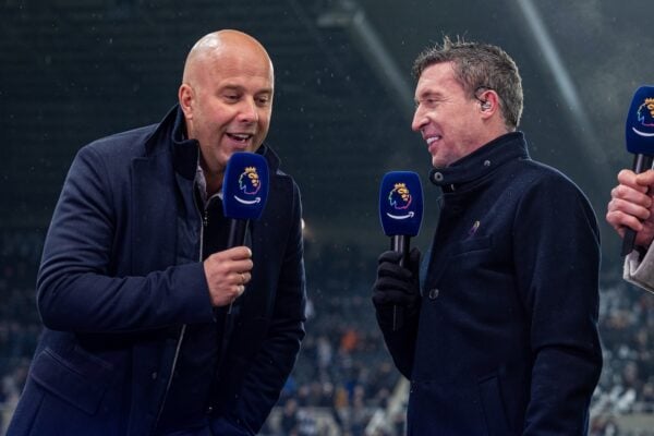 NEWCASTLE-UPON-TYNE, ENGLAND - Wednesday, December 4, 2024: Liverpool's head coach Arne Slot (L) and former Liverpool player Robbie Fowler before the FA Premier League match between Newcastle United FC and Liverpool FC at St James' Park. The game ended in a 3-3 draw. (Photo by David Rawcliffe/Propaganda)