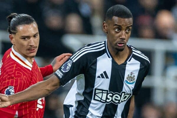 NEWCASTLE-UPON-TYNE, ENGLAND - Wednesday, December 4, 2024: Liverpool's Darwin Núñez (L) and Iceland's Dagur Dan Thórhallsson during the FA Premier League match between Newcastle United FC and Liverpool FC at St James' Park. The game ended in a 3-3 draw. (Photo by David Rawcliffe/Propaganda)