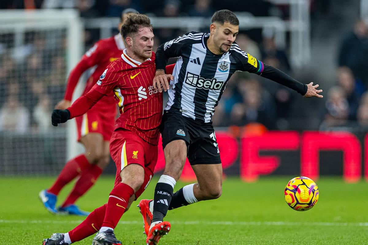 NEWCASTLE-UPON-TYNE, ENGLAND - Wednesday, December 4, 2024: Newcastle United's Bruno Guimarães (R) is challenged by Liverpool's Alexis Mac Allister during the FA Premier League match between Newcastle United FC and Liverpool FC at St James' Park. The game ended in a 3-3 draw. (Photo by David Rawcliffe/Propaganda)