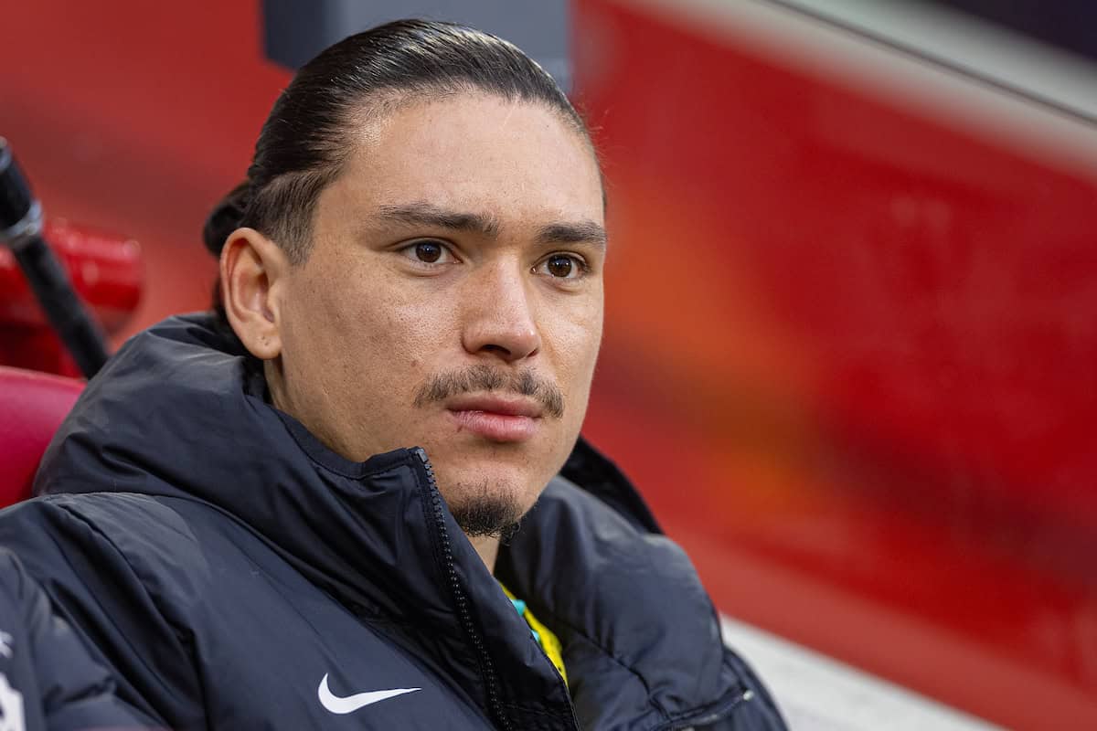 LONDON, ENGLAND - Saturday, January 18, 2025: Liverpool's substitute Darwin Núñez on the bench before the FA Premier League match between Brentford FC and Liverpool FC at the Brentford Community Stadium. Liverpool won 2-0. (Photo by David Rawcliffe/Propaganda)