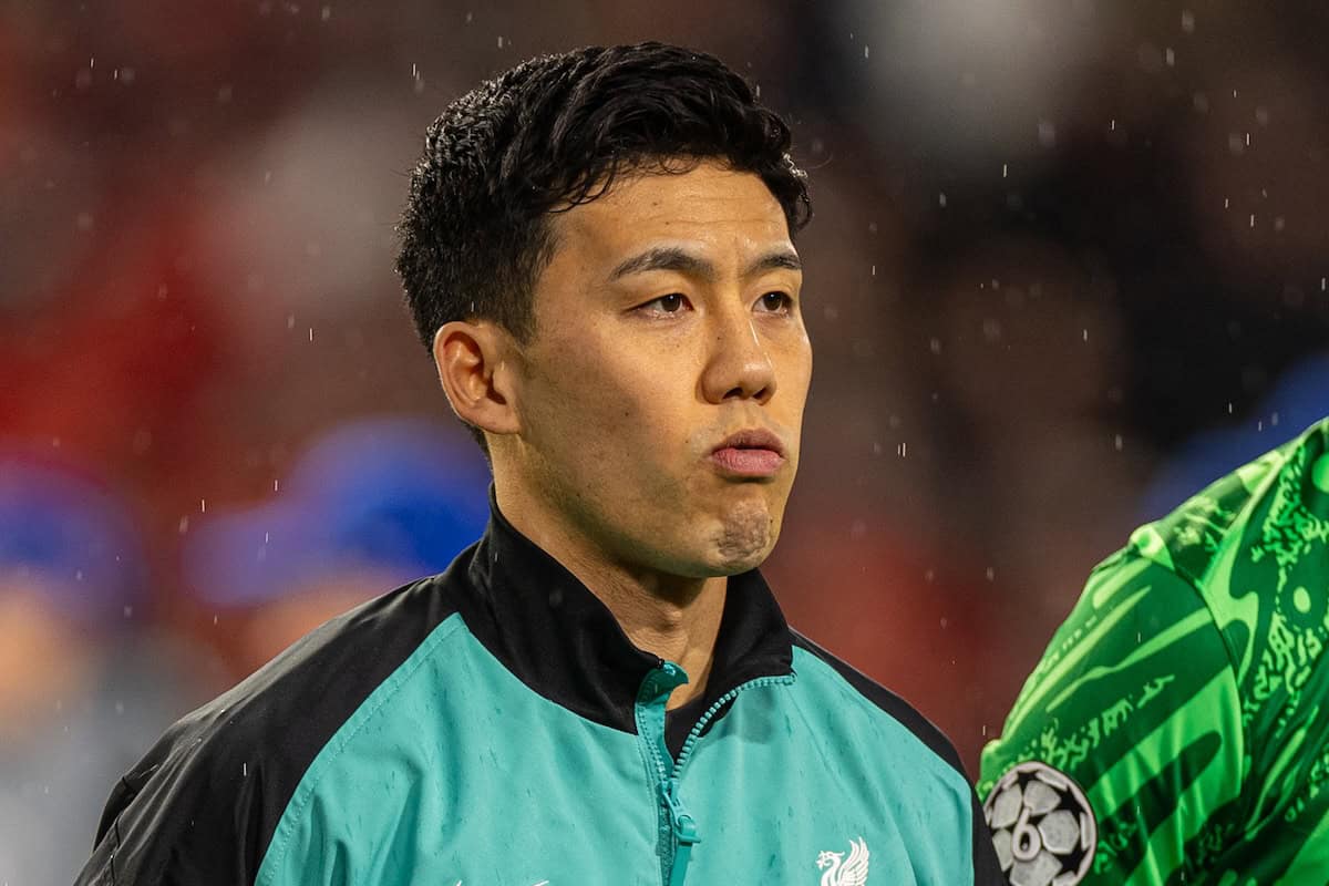 EINDHOVEN, NETHERLANDS - Wednesday, January 29, 2025: Liverpool's Wataru Endo lines-up before the UEFA Champions League Matchday 8 game between PSV Eindhoven and Liverpool FC at the Philips Stadion. (Photo by David Rawcliffe/Propaganda)