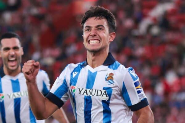 2T6RD42 11 November 2023, Almeria, Spanyol: SEVILLE, SPANYOL - 11 NOVEMBER: Martin Zubimendi dari Real Sociedad merayakan gol pada pertandingan EA Sports La Liga antara UD Almeria dan Real Sociedad di Power Horse Stadium pada 11 November 2023 di Almeria, Spanyol. (Kredit Gambar: © Jose Luis Contreras/DAX via ZUMA Press Wire) HANYA UNTUK PENGGUNAAN EDITORIAL! Bukan untuk PENGGUNAAN Komersial!