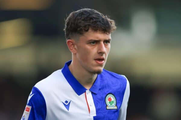 2Y3KM77 Owen Beck von Blackburn Rovers schaut während des Sky Bet Championship-Spiels im Ewood Park, Blackburn, zu. Bilddatum: Samstag, 14. September 2024.