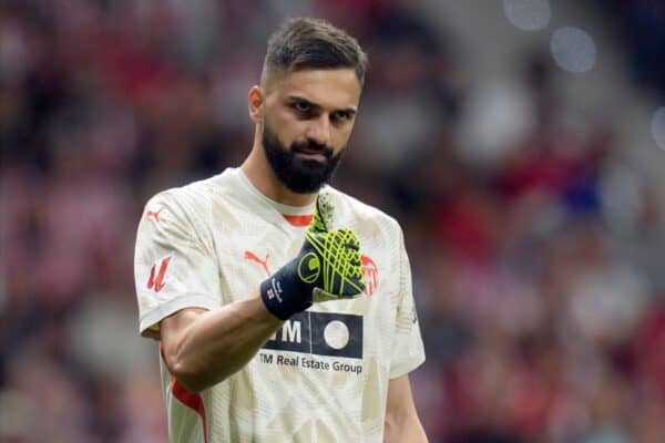 2Y4DEWH Madrid, Spain. 15th Sep, 2024. Giorgi Mamardashvili of Valencia CF during the La Liga EA Sports match between Atletico de Madrid and Valencia CF played at Civitas Metropolitano Stadium on 15 Sep, 2024 in Madrid, Spain. (Photo by Juan Perez/PRESSINPHOTO) Credit: PRESSINPHOTO SPORTS AGENCY/Alamy Live News