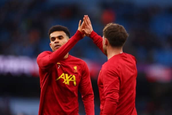 MANCHESTER, ENGLAND - Sunday, February 23, 2025: Liverpool's Luis Diaz takes part in the pre-match warmup on the pitch before the FA Premier League match between Manchester City FC and Liverpool FC at the City of Manchester Stadium. (Photo by David Rawcliffe/Propaganda)