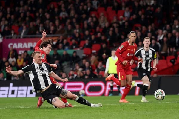 LONDON, ENGLAND - Sunday, March 16, 2025: Liverpool's Federico Chiesa shoots to score his side's first goal despite the attention of Newcastle's Dan Burn during the Football League Cup Final match between Liverpool FC and Newcastle United FC at Wembley Stadium. (Photo by Harry Murphy/Propaganda)