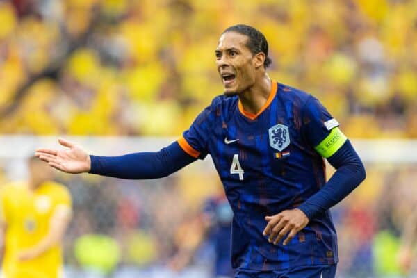 MONACO DI BAVIERA, GERMANIA - Martedì 2 luglio 2024: il capitano olandese Virgil van Dijk durante la partita degli ottavi di finale di UEFA Euro 2024 tra Romania e Olanda all'Allianz Arena. (Foto di David Rawcliffe/Propaganda)