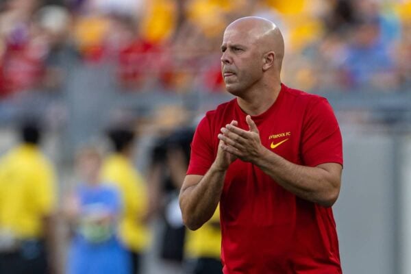 PITTSBURGH - Venerdì 26 luglio 2024: Arne Slot del Liverpool durante un'amichevole pre-campionato tra Liverpool e Real Betis Balompié allo stadio Acrisure, nel terzo giorno del tour pre-campionato del club negli Stati Uniti. (Foto di David Rawcliffe/Propaganda)