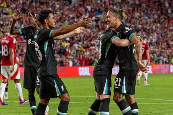 COLUMBIA - Sabato 3 agosto 2024: Kostas Tsimikas del Liverpool festeggia dopo aver segnato il terzo gol durante un'amichevole pre-campionato tra Liverpool FC e Manchester United FC allo stadio Williams-Brice, nell'undicesimo giorno del tour pre-campionato del club negli Stati Uniti. (Foto di David Rawcliffe/Propaganda)