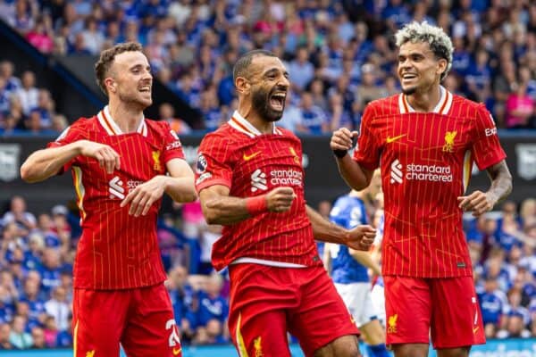 IPSWICH, INGHILTERRA - Sabato 17 agosto 2024: Mohamed Salah del Liverpool esulta dopo aver segnato il secondo gol durante la partita della FA Premier League tra Ipswich Town FC e Liverpool FC a Portman Road. (Foto di David Rawcliffe/Propaganda)