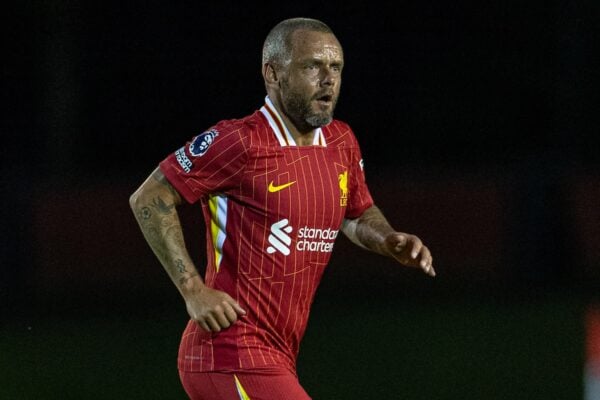 KIRKBY, ENGLAND – Mittwoch, 21. August 2024: Liverpools Ersatzspieler Jay Spearing während des Spiels der Gruppe C des Premier League International Cup zwischen der U21 des FC Liverpool und der U21 des PSV Eindhoven in der Liverpool Academy. (Foto von David Rawcliffe/Propaganda)