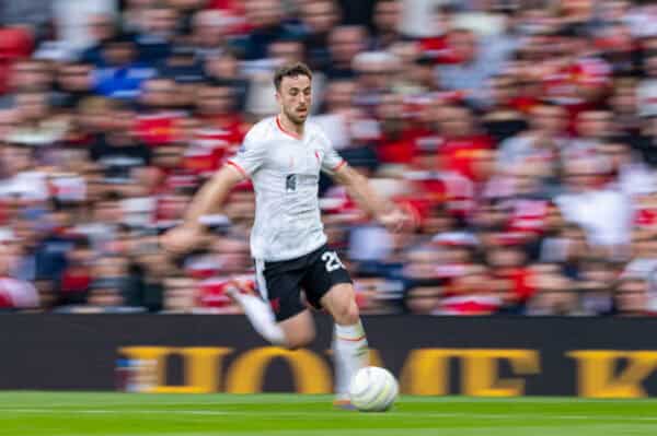 MANCHESTER, INGHILTERRA - domenica 1 settembre 2024: Diogo Jota di Liverpool durante la partita della fa Premier League tra il Manchester United FC e il Liverpool FC all'Old Trafford. (Foto di David Rawcliffe/Propaganda)