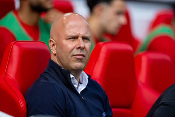 LIVERPOOL, INGHILTERRA - Sabato 14 settembre 2024: l'allenatore del Liverpool Arne Slot durante la partita della FA Premier League tra Liverpool FC e Nottingham Forest FC ad Anfield. (Foto di David Rawcliffe/Propaganda)