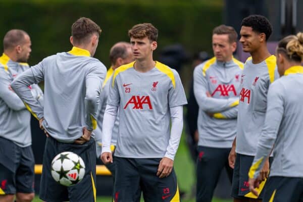 LIVERPOOL, INGHILTERRA - Lunedì 16 settembre 2024: Tyler Morton del Liverpool durante una sessione di allenamento presso l'AXA Training Centre prima della partita di UEFA Champions League tra AC Milan e Liverpool FC. (Foto di Jon Super/Propaganda)