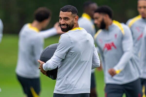 LIVERPOOL, INGHILTERRA - Lunedì 16 settembre 2024: Mohamed Salah del Liverpool durante una sessione di allenamento presso l'AXA Training Centre prima della partita di UEFA Champions League tra AC Milan e Liverpool FC. (Foto di Jon Super/Propaganda)