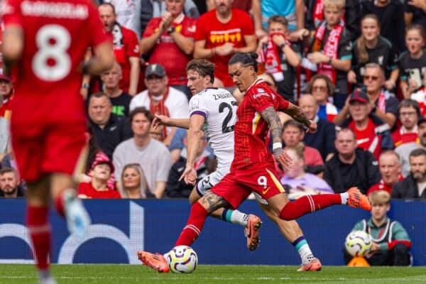 LIVERPOOL, INGHILTERRA - Sabato 21 settembre 2024: Darwin Núñez del Liverpool segna il terzo gol durante la partita della FA Premier League tra Liverpool FC e AFC Bournemouth ad Anfield. (Foto di David Rawcliffe/Propaganda)