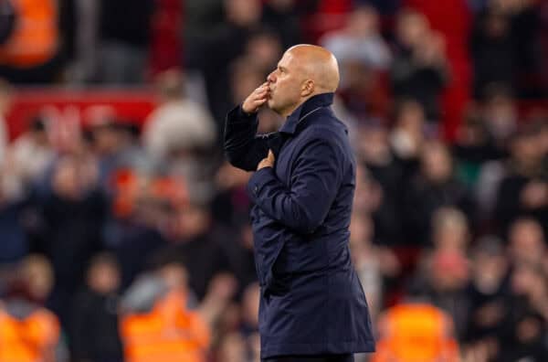 LIVERPOOL, ENGLAND – Mittwoch, 25. September 2024: Liverpools Cheftrainer Arne Slot während des Football League Cup-Spiels der 3. Runde zwischen Liverpool FC und West Ham United FC in Anfield. (Foto von Ryan Brown/Propaganda)