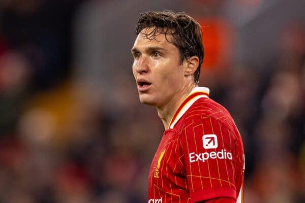 LIVERPOOL, INGHILTERRA - Mercoledì 25 settembre 2024: Federico Chiesa del Liverpool durante la partita del terzo turno della Football League Cup tra Liverpool FC e West Ham United FC ad Anfield. (Foto di Ryan Brown/Propaganda)