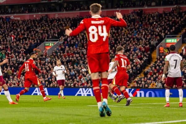 LIVERPOOL, INGHILTERRA - Mercoledì 25 settembre 2024: Mohamed Salah del Liverpool segna il terzo gol durante la partita del terzo turno della Football League Cup tra Liverpool FC e West Ham United FC ad Anfield. (Foto di Ryan Brown/Propaganda)