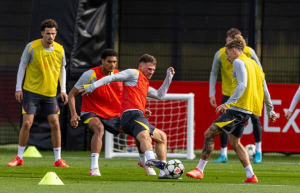 LIVERPOOL, INGHILTERRA - Martedì 1 ottobre 2024: Alexis Mac Allister di Liverpool durante una sessione di allenamento presso l'AXA Training Center in vista della partita della UEFA Champions League tra Liverpool FC e Bologna FC. (Foto di David Rawcliffe/Propaganda)