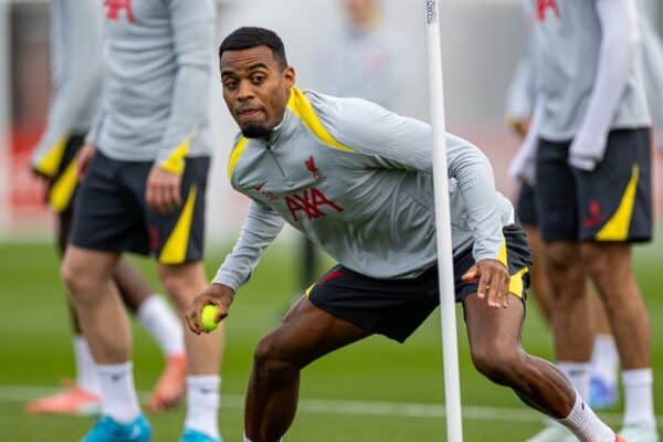 LIVERPOOL, INGGRIS - Selasa, 1 Oktober 2024: Pemain Liverpool Ryan Gravenberch selama sesi latihan di Pusat Pelatihan AXA menjelang pertandingan Liga Champions UEFA antara Liverpool FC dan Bologna FC. (Foto oleh David Rawcliffe/Propaganda)