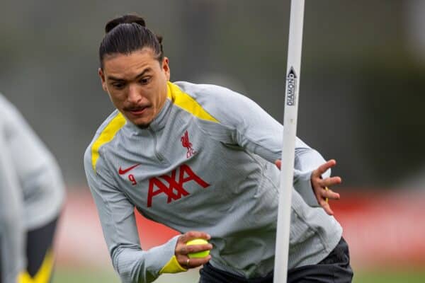 LIVERPOOL, INGHILTERRA - Martedì 1 ottobre 2024: Darwin Núñez del Liverpool durante una sessione di allenamento presso l'AXA Training Center in vista della partita della UEFA Champions League tra Liverpool FC e Bologna FC. (Foto di David Rawcliffe/Propaganda)