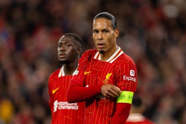 LIVERPOOL, INGHILTERRA - mercoledì 2 ottobre 2024: Il capitano del Liverpool Virgil van Dijk durante la partita della UEFA Champions League tra il Liverpool FC e il Bologna FC 1909 ad Anfield. (Foto di David Rawcliffe/Propaganda)