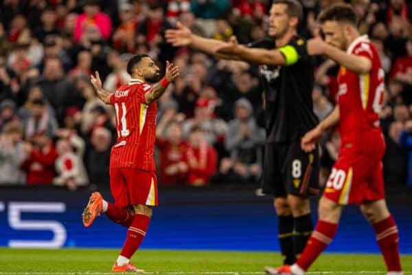 LIVERPOOL, INGHILTERRA - mercoledì 2 ottobre 2024: Mohamed Salah di Liverpool festeggia dopo aver segnato il secondo gol durante la partita della UEFA Champions League tra Liverpool FC e Bologna FC 1909 ad Anfield. (Foto di David Rawcliffe/Propaganda)