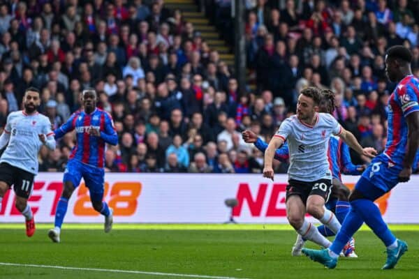 LONDON, ENGLAND - Saturday, October 5, 2024: Liverpool's Diogo Jota scores the first goal during the FA Premier League match between Crystal Palace FC and Liverpool FC at Selhurst Park. (Photo by David Rawcliffe/Propaganda)