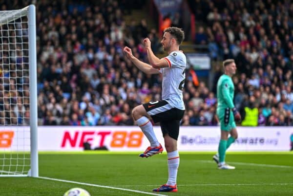 LONDRA, INGHILTERRA - sabato 5 ottobre 2024: Diogo Jota di Liverpool festeggia dopo aver segnato il primo gol durante la partita della fa Premier League tra il Crystal Palace FC e il Liverpool FC al Selhurst Park. (Foto di David Rawcliffe/Propaganda)