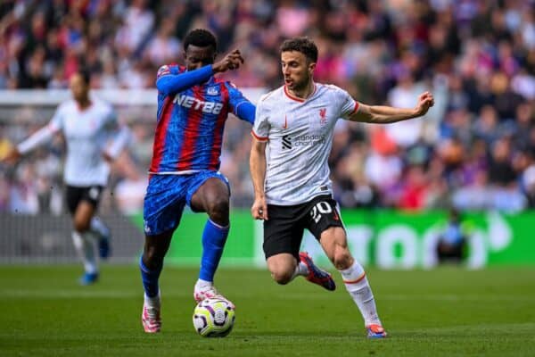 LONDON, ENGLAND - Saturday, October 5, 2024: Liverpool's Diogo Jota (R) during the FA Premier League match between Crystal Palace FC and Liverpool FC at Selhurst Park. (Photo by David Rawcliffe/Propaganda)