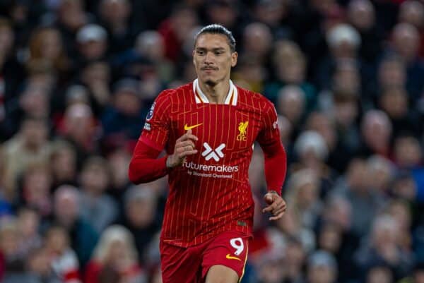 LIVERPOOL, INGLATERRA - Sábado, 19 de octubre de 2024: Darwin Núñez de Liverpool durante el partido de la FA Premier League entre el Liverpool FC y el Chelsea FC en Anfield. (Foto de David Rawcliffe/Propaganda)