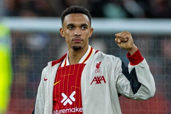 LIVERPOOL, INGHILTERRA - Sabato 19 ottobre 2024: Trent Alexander-Arnold di Liverpool festeggia dopo la partita della fa Premier League tra Liverpool FC e Chelsea FC ad Anfield. (Foto di David Rawcliffe/Propaganda)