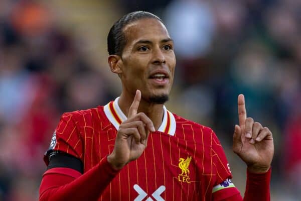 LIVERPOOL, INGHILTERRA - sabato 19 ottobre 2024: Il capitano di Liverpool Virgil van Dijk durante la partita della fa Premier League tra il Liverpool FC e il Chelsea FC ad Anfield. (Foto di David Rawcliffe/Propaganda)