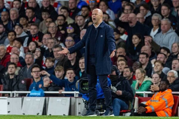 LONDON, ENGLAND - Sunday, October 27, 2024: Liverpool's head coach Arne Slot during the FA Premier League match between Arsenal FC and Liverpool FC at the Emirates Stadium. (Photo by David Rawcliffe/Propaganda)