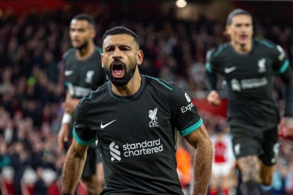 LONDRA, INGHILTERRA - domenica 27 ottobre 2024: Mohamed Salah del Liverpool festeggia dopo aver segnato il secondo gol di pareggio durante la partita della FA Premier League tra l'Arsenal FC e il Liverpool FC all'Emirates Stadium. (Foto di David Rawcliffe/Propaganda)