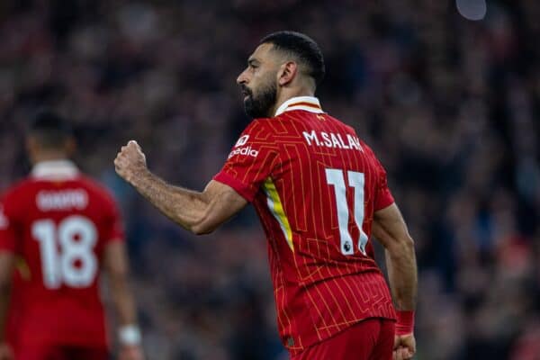 LIVERPOOL, INGHILTERRA - sabato 2 novembre 2024: Mohamed Salah di Liverpool festeggia dopo aver segnato il secondo gol durante la partita della fa Premier League tra il Liverpool FC e il Brighton & Hove Albion FC ad Anfield. (Foto di David Rawcliffe/Propaganda)