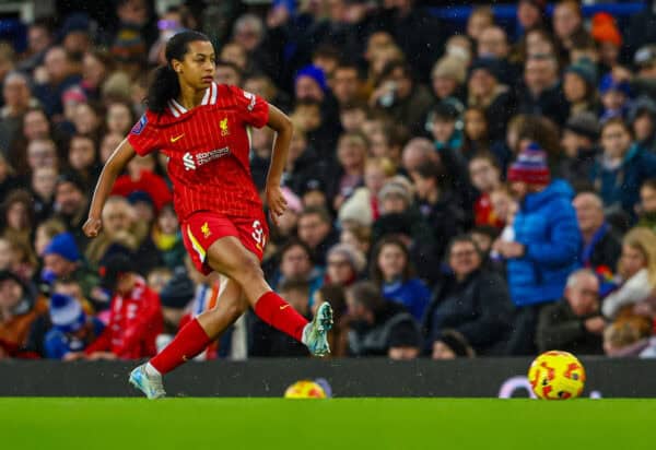 LIVERPOOL, ENGLAND - Sunday, November 17, 2024: Liverpool's Hannah Silcock controls the ball during the FA Women’s Super League game between Everton FC Women and Liverpool FC Women at Goodison Park. (Photo by Annabel Lee-Ellis/Propaganda)