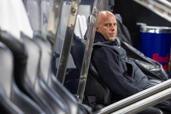 NEWCASTLE-UPON-TYNE, ENGLAND - Wednesday, December 4, 2024: Liverpool's head coach Arne Slot on the bench before the FA Premier League match between Newcastle United FC and Liverpool FC at St James' Park. (Photo by David Rawcliffe/Propaganda)