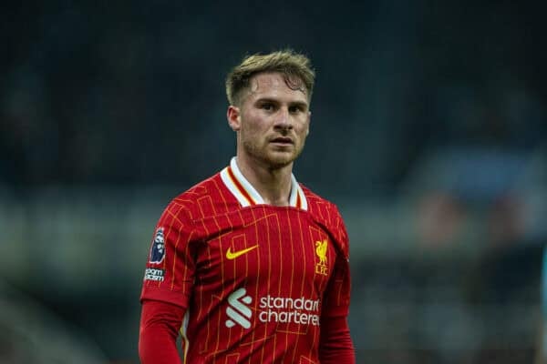 NEWCASTLE-UPON-TYNE, INGHILTERRA - mercoledì 4 dicembre 2024: Alexis Mac Allister di Liverpool durante la partita della fa Premier League tra il Newcastle United FC e il Liverpool FC al St James' Park. (Foto di David Rawcliffe/Propaganda)