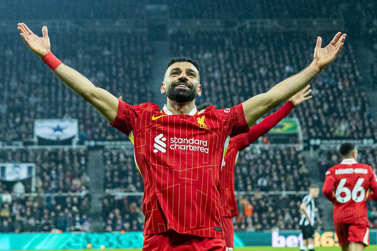 NEWCASTLE-UPON-TYNE, ENGLAND - Wednesday, December 4, 2024: Liverpool's Mohamed Salah celebrates after scoring his side's third goal to make the score 2-3 during the FA Premier League match between Newcastle United FC and Liverpool FC at St James' Park. (Photo by David Rawcliffe/Propaganda)