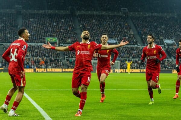 NEWCASTLE-UPON-TYNE, ENGLAND - Wednesday, December 4, 2024: Liverpool's Mohamed Salah celebrates after scoring his side's third goal to make the score 2-3 during the FA Premier League match between Newcastle United FC and Liverpool FC at St James' Park. (Photo by David Rawcliffe/Propaganda)