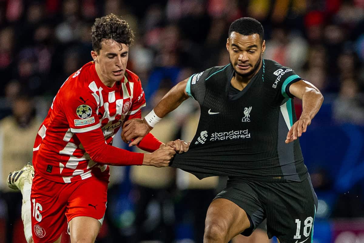 GIRONA, SPAIN - Tuesday, December 10, 2024: Liverpool's Cody Gakpo (R) is challenged by Girona's Ladislav Krej?í during the UEFA Champions League Matchday 6 game between Girona FC and Liverpool FC at the Estadi Montilivi. (Photo by David Rawcliffe/Propaganda)