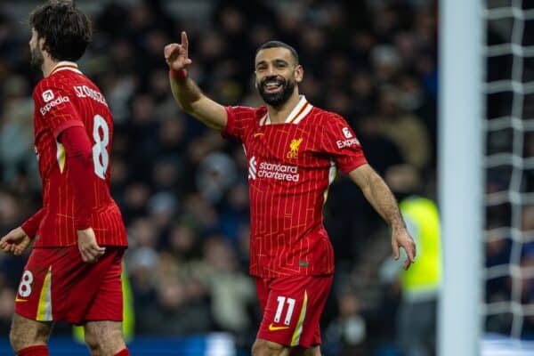 LONDON, ENGLAND – Sonntag, 22. Dezember 2024: Liverpools Mohamed Salah feiert, nachdem er beim FA Premier League-Spiel zwischen Tottenham Hotspur FC und Liverpool FC im Tottenham Hotspur Stadium das vierte Tor seiner Mannschaft erzielt hat. (Foto von David Rawcliffe/Propaganda)